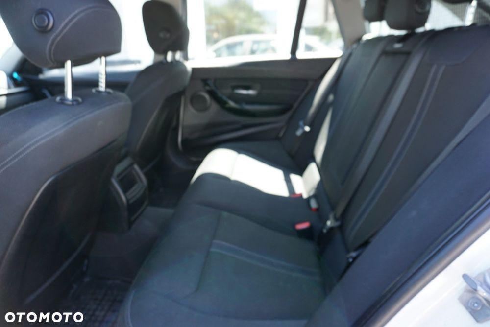 BMW Seria 3 318d - 4