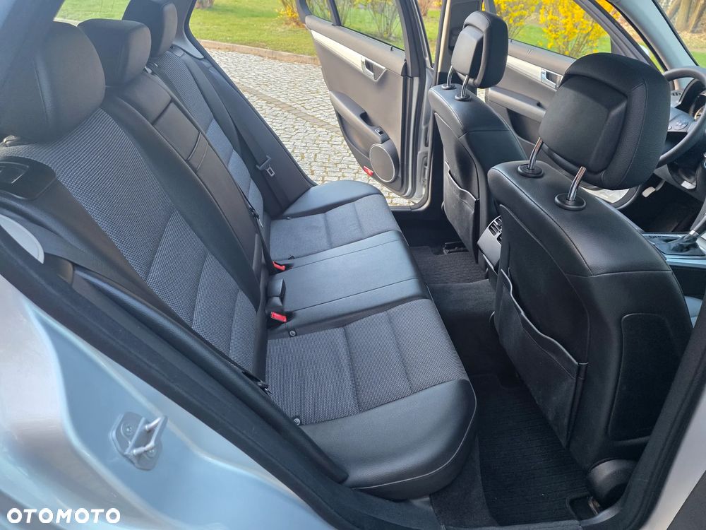 Mercedes-Benz Klasa C 200 7G-TRONIC Avantgarde Edition - 16