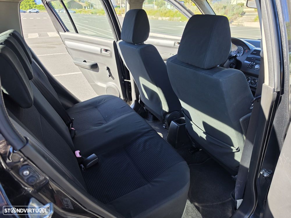 Suzuki Swift 1.3 16V GL - 8