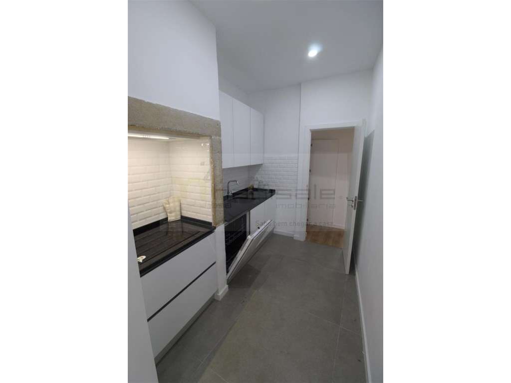 Apartamento T3 em fase de remodelação total na Penha de França - Grande imagem: 3/21