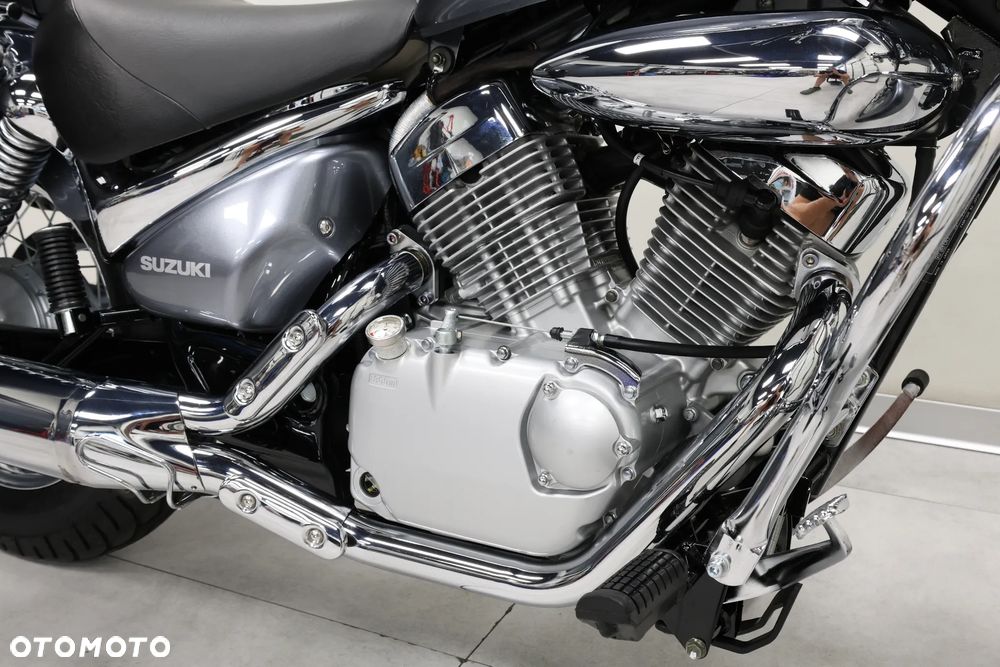 Suzuki Intruder - 22