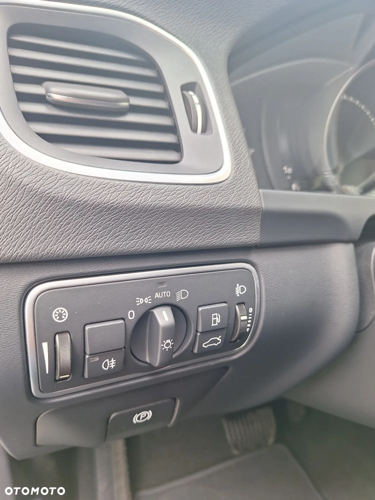 Volvo V60 Cross Country D3 Geartronic Kinetic - 24