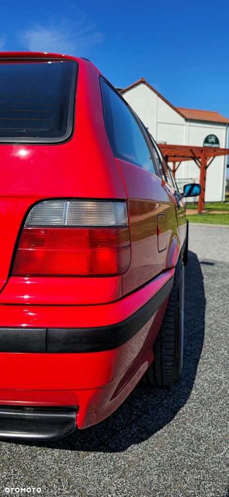BMW Seria 3 323i - 33