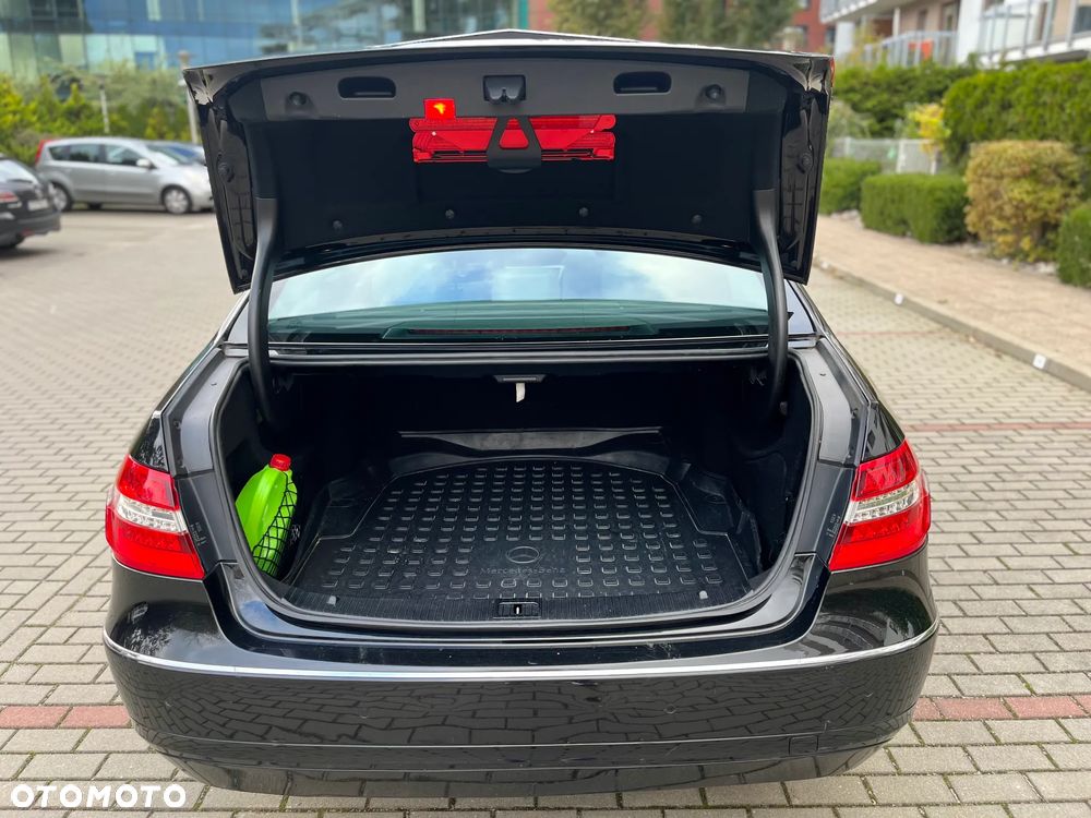 Mercedes-Benz Klasa E 220 CDI BlueEff Avantgarde - 9