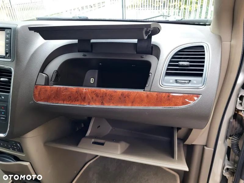 Chrysler Town & Country 3.6 Touring - 39