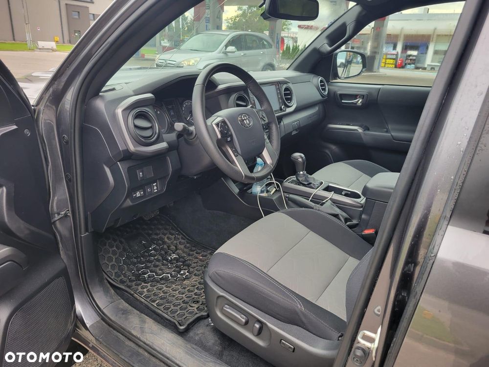 Toyota Tacoma - 14