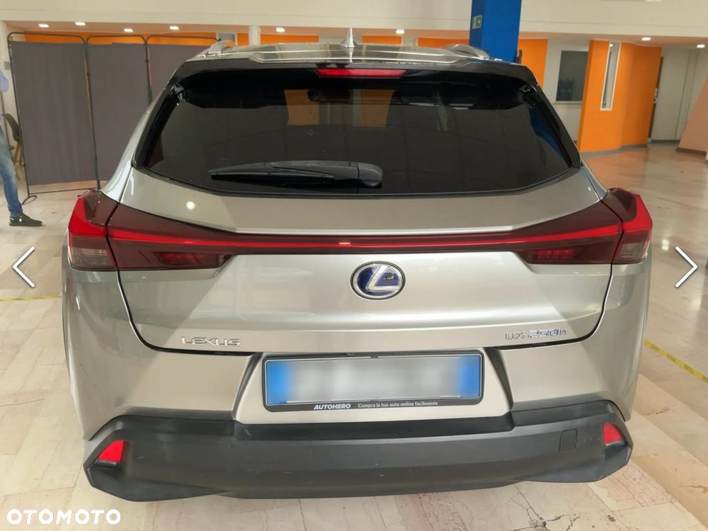 Lexus UX 250h Executive Line - 4