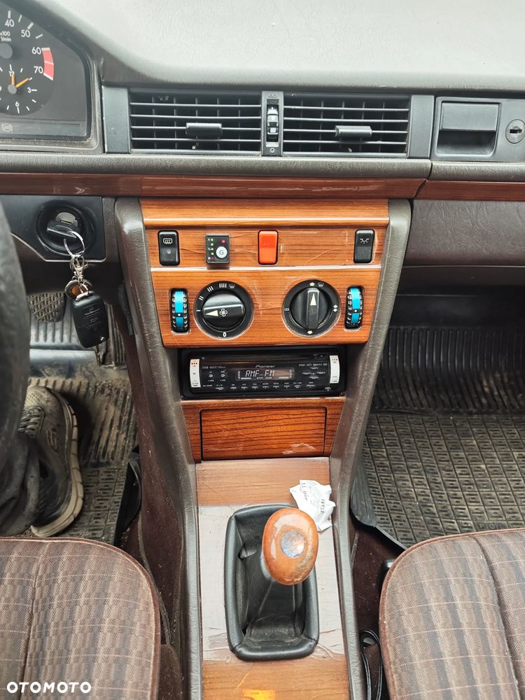 Mercedes-Benz W124 (1984-1993) - 10