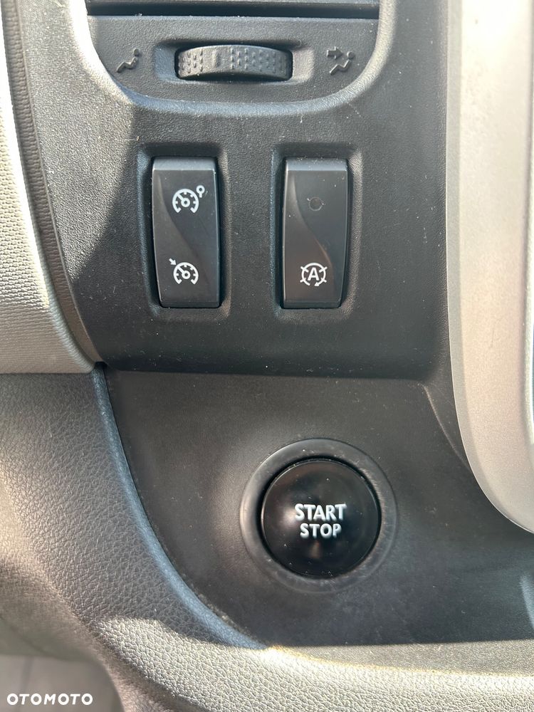 Nissan NV300 - 21