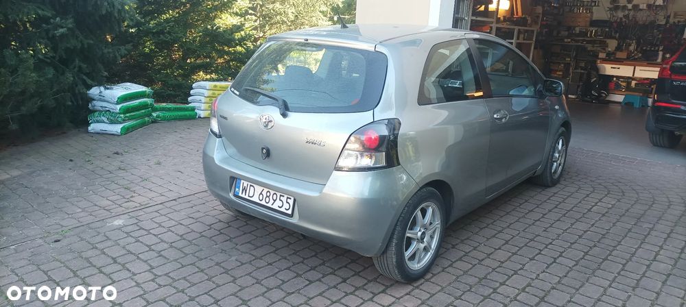 Toyota Yaris 1.5 - 7