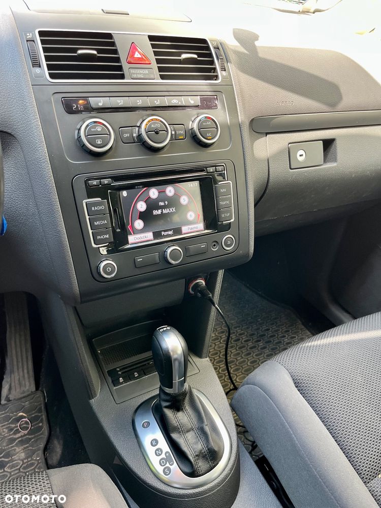 Volkswagen Touran 1.6 TDI DPF BlueMotion Technology DSG Highline - 11