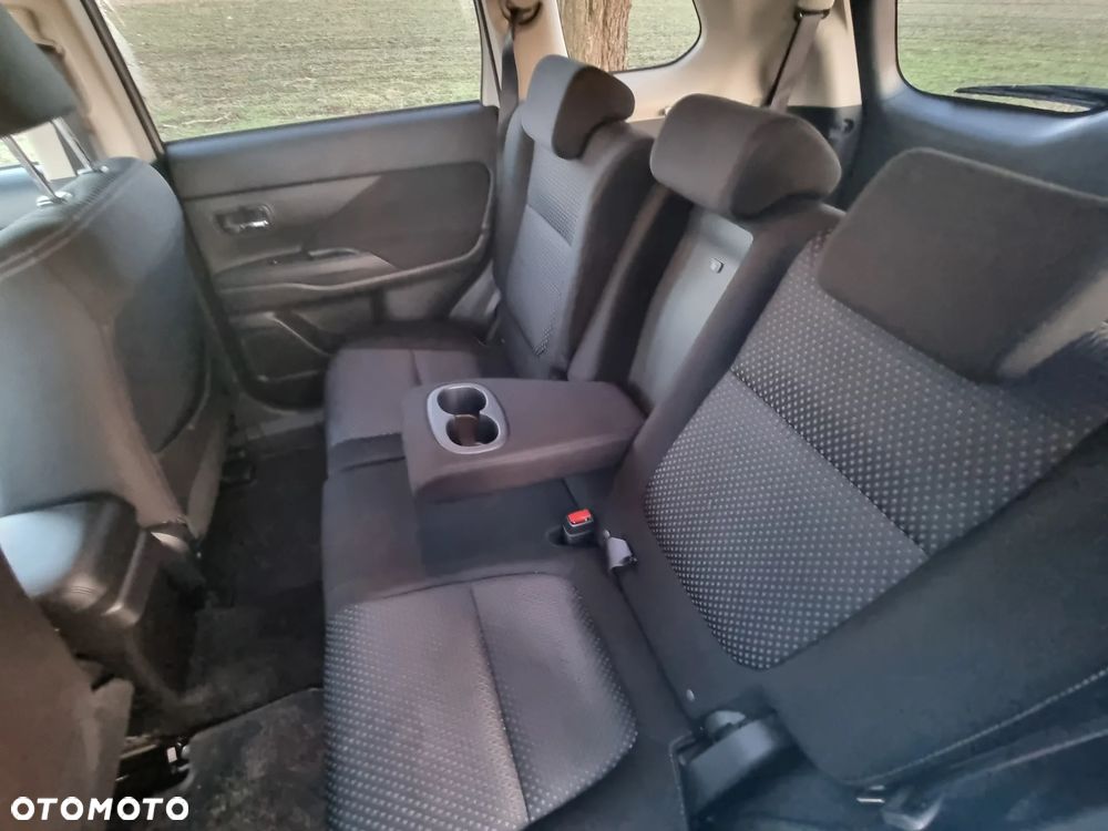 Mitsubishi Outlander 2.2 DID Intense + 4WD - 21