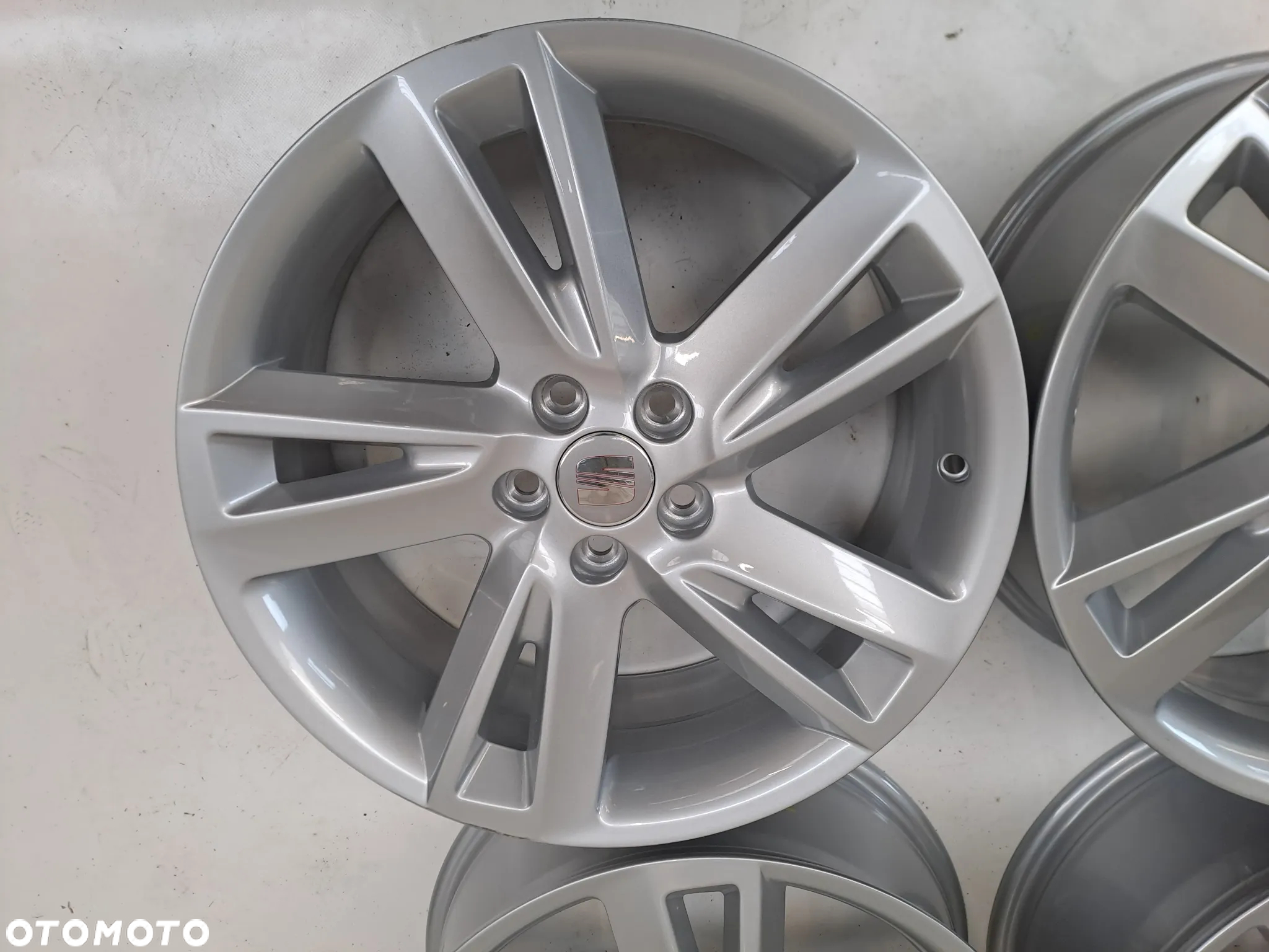 FELGI ALUMINIOWE 5x100 6.5Jx17 CALI ET48 6F9601025 SEAT ARONA IBIZA AUDI SEAT SKODA VW DEMO Komplet - 6