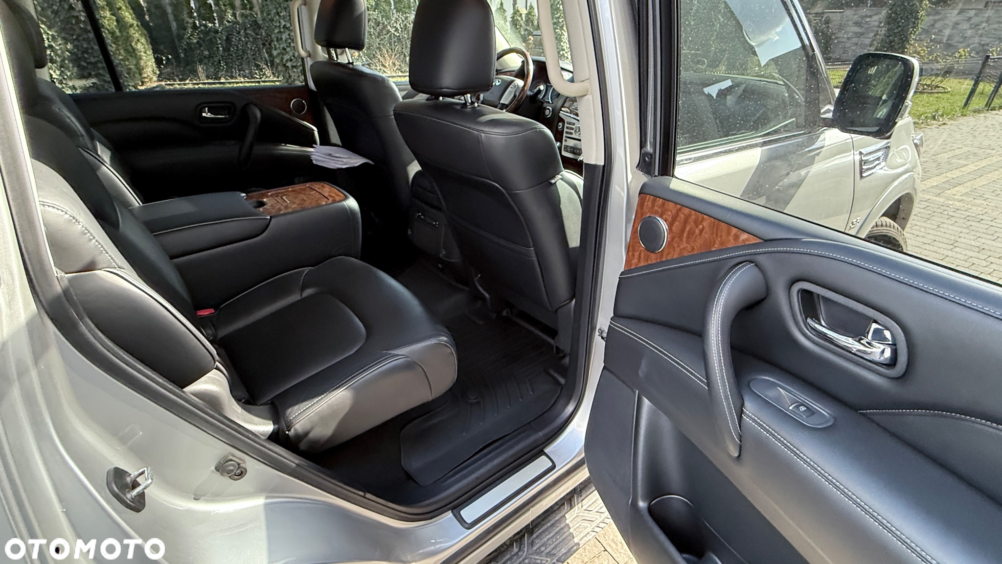 Infiniti QX80 - 22