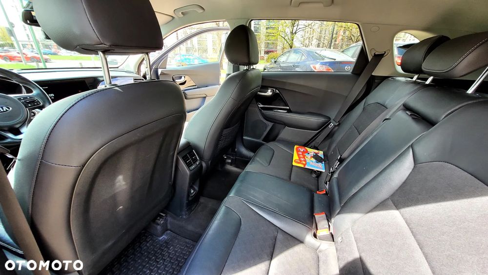 Kia Niro 1.6 GDI Hybrid Business Line - 23