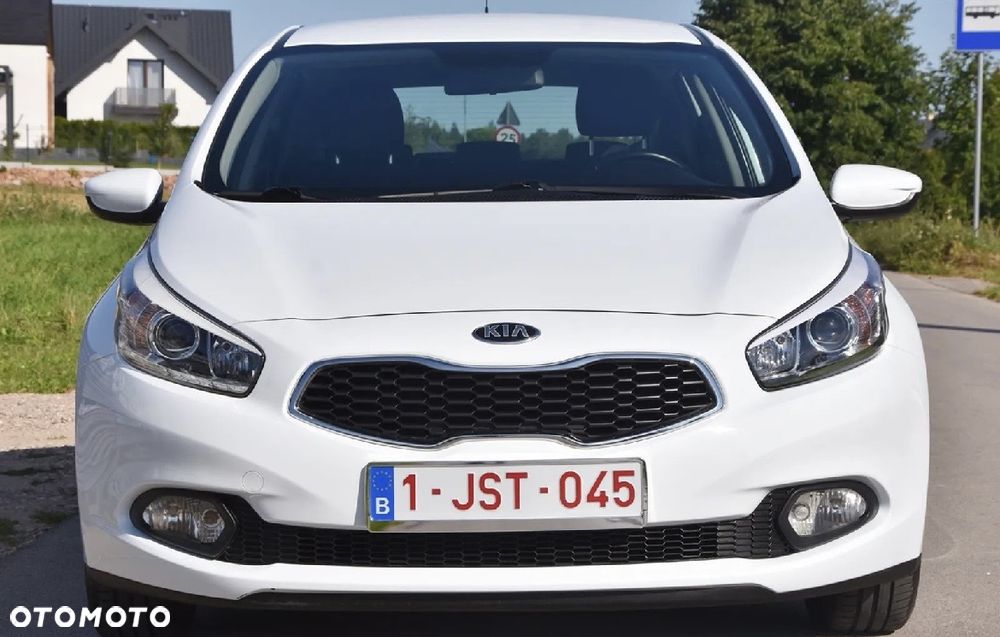 Kia Ceed - 12