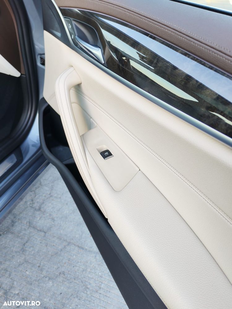 BMW Seria 5 520d Aut. Luxury Line - 28