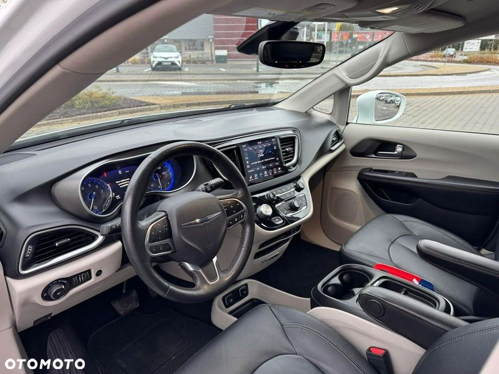 Chrysler Pacifica - 21
