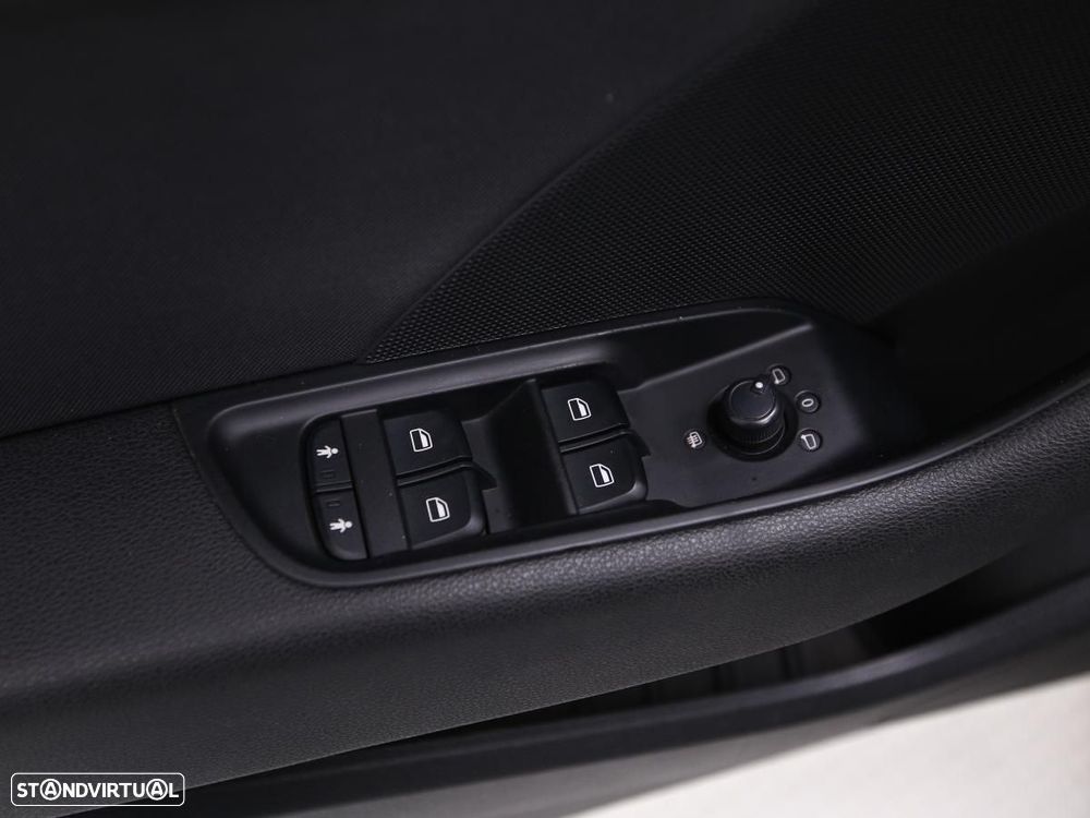 Audi A3 Limousine 1.6 TDI Business Line Attraction - 14