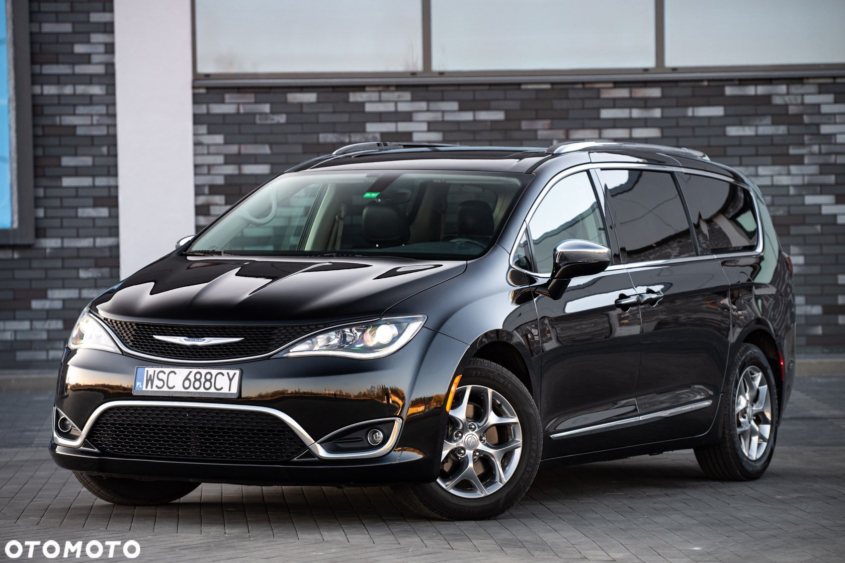 Chrysler Pacifica - 2
