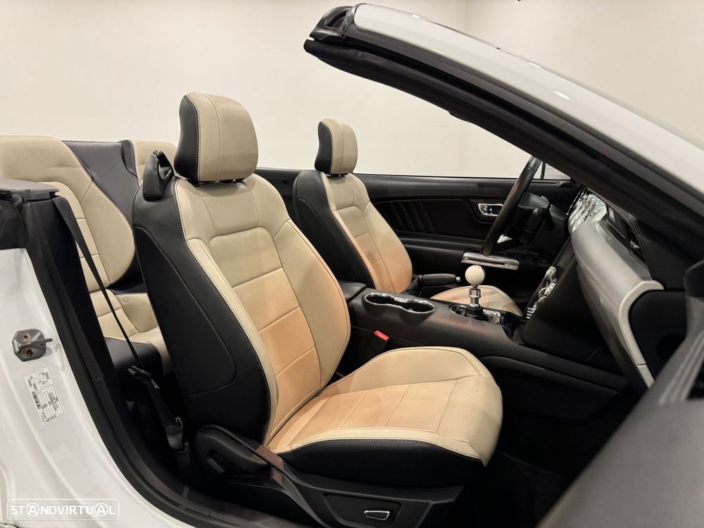 Ford Mustang 2.3i EcoBoost - 12