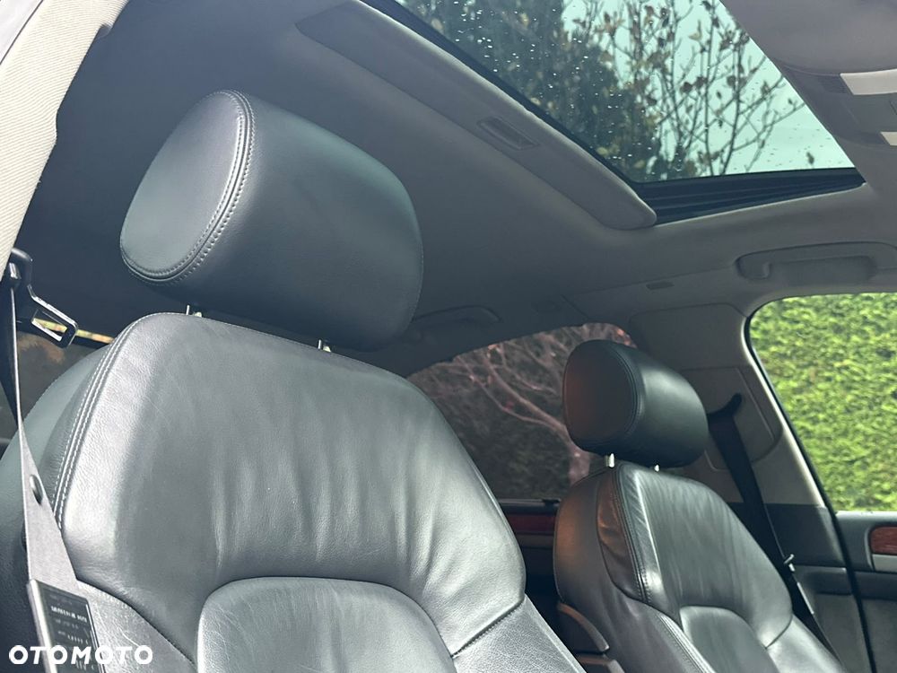Audi A8 4.2 Quattro - 26