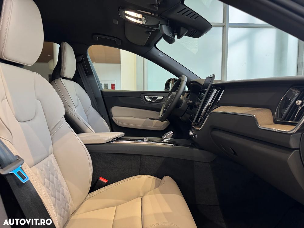 Volvo XC 60 B5 AT AWD MHEV Plus Dark - 10