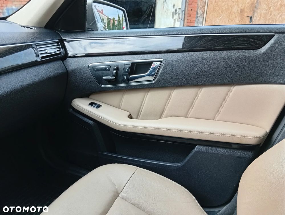 Mercedes-Benz Klasa E 300 CDI DPF BlueEFFICIENCY 7G-TRONIC Avantgarde - 30