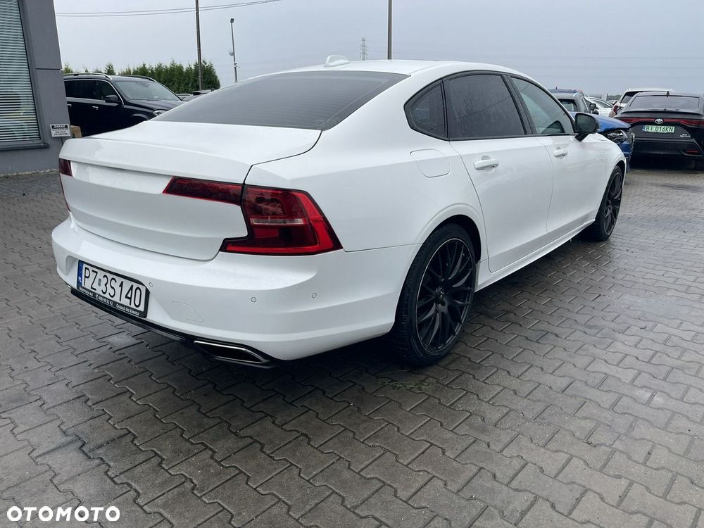 Volvo S90 T8 AWD Plug-In Hybrid R-Design - 4