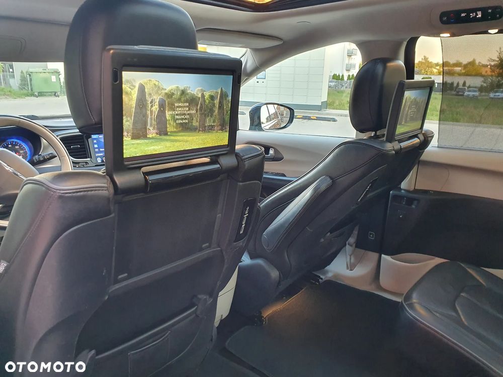 Chrysler Pacifica - 10