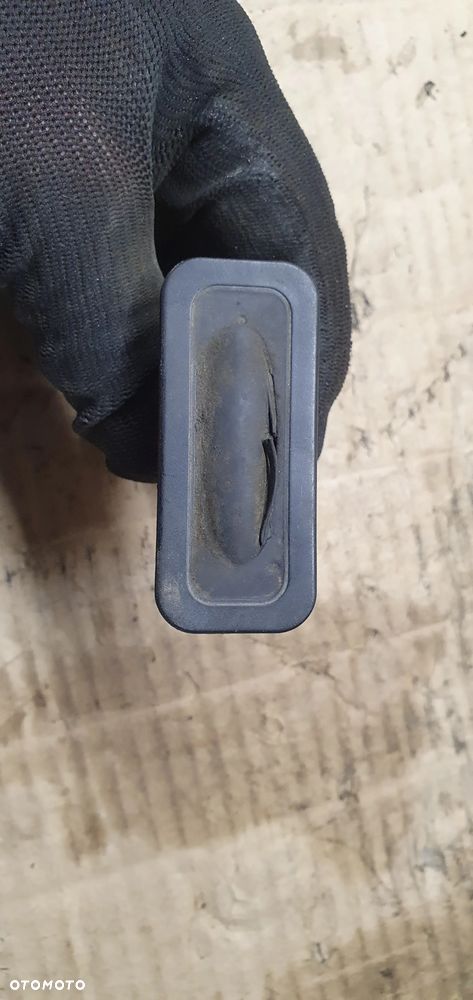 Klamka mikrostyk przycisk klapy bagażnika Renault Scenic II 8200076256B - 1
