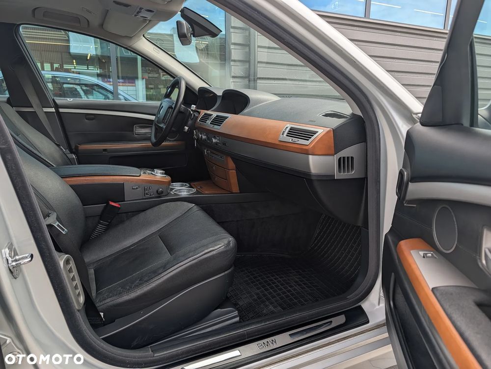 BMW Seria 7 740i - 7