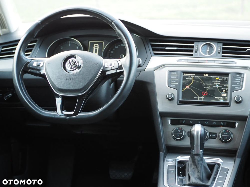 Volkswagen Passat - 18