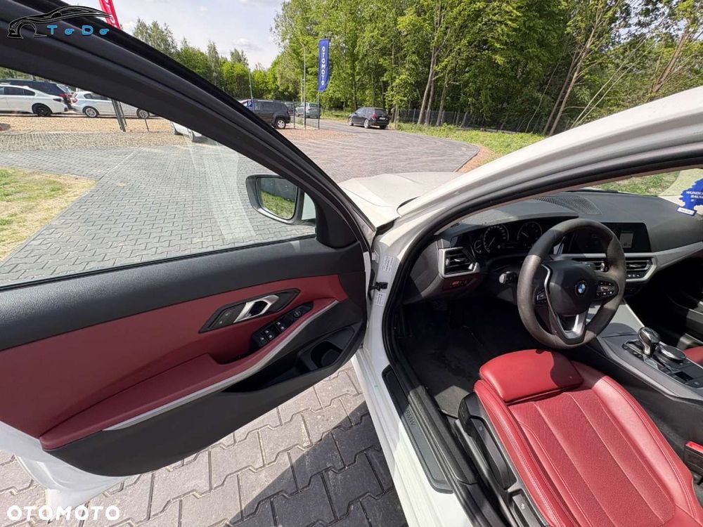 BMW Seria 3 318d M Sport - 25