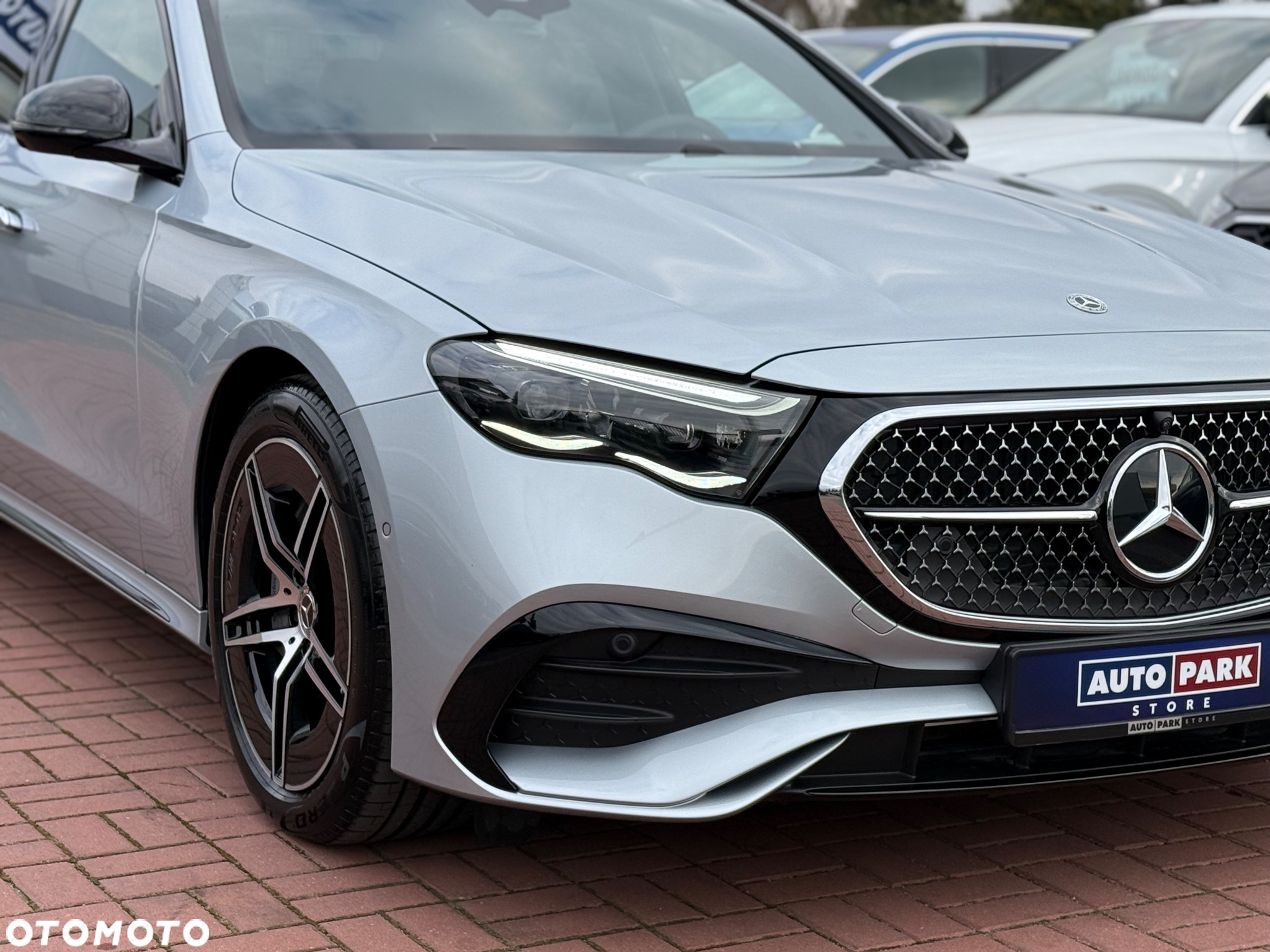 Mercedes-Benz Klasa E 200 mHEV 4-Matic AMG 9G-Tronic - 28