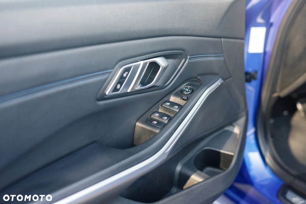 BMW Seria 3 318d M Sport Shadow - 16