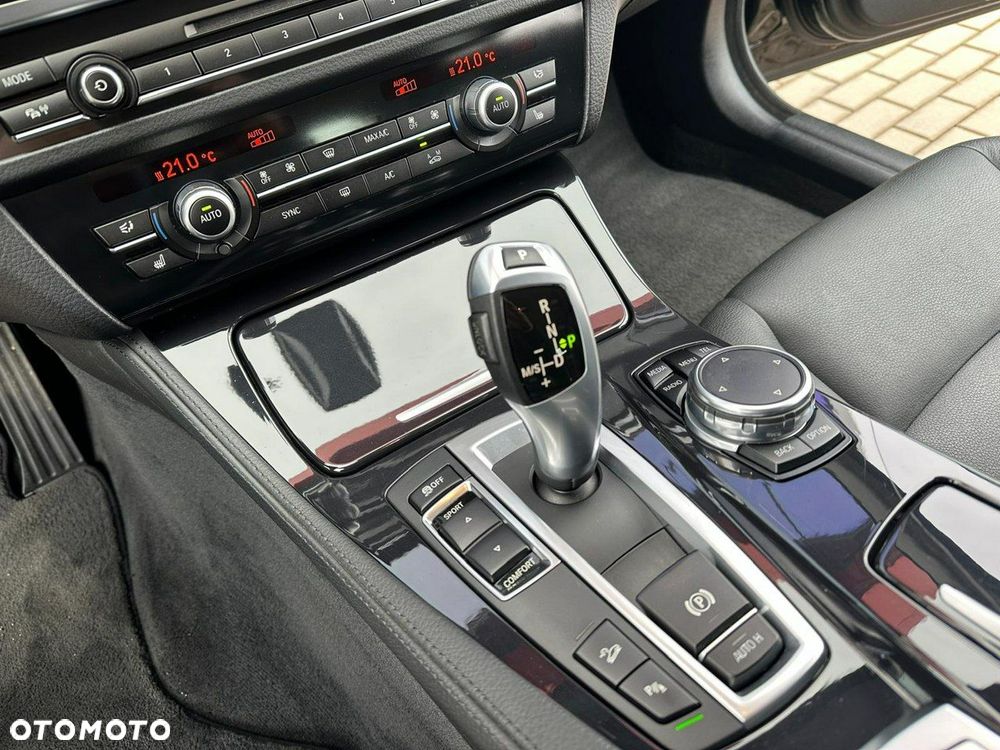 BMW Seria 5 525d xDrive - 25