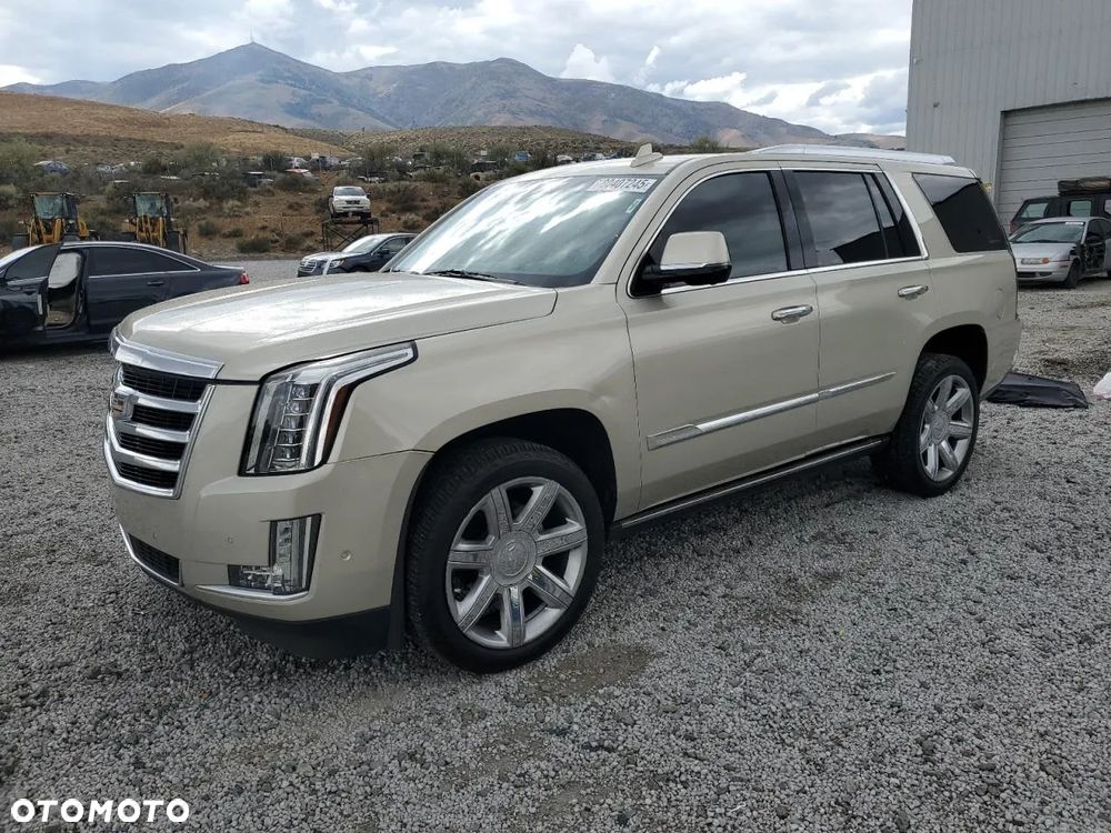 Cadillac Escalade - 1