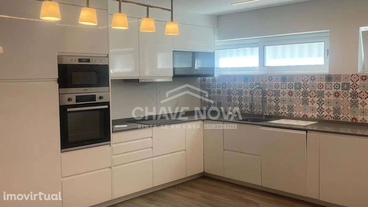 Moradia T4 Totalmente Remodelada em Águas Santas - Grande imagem: 2/32
