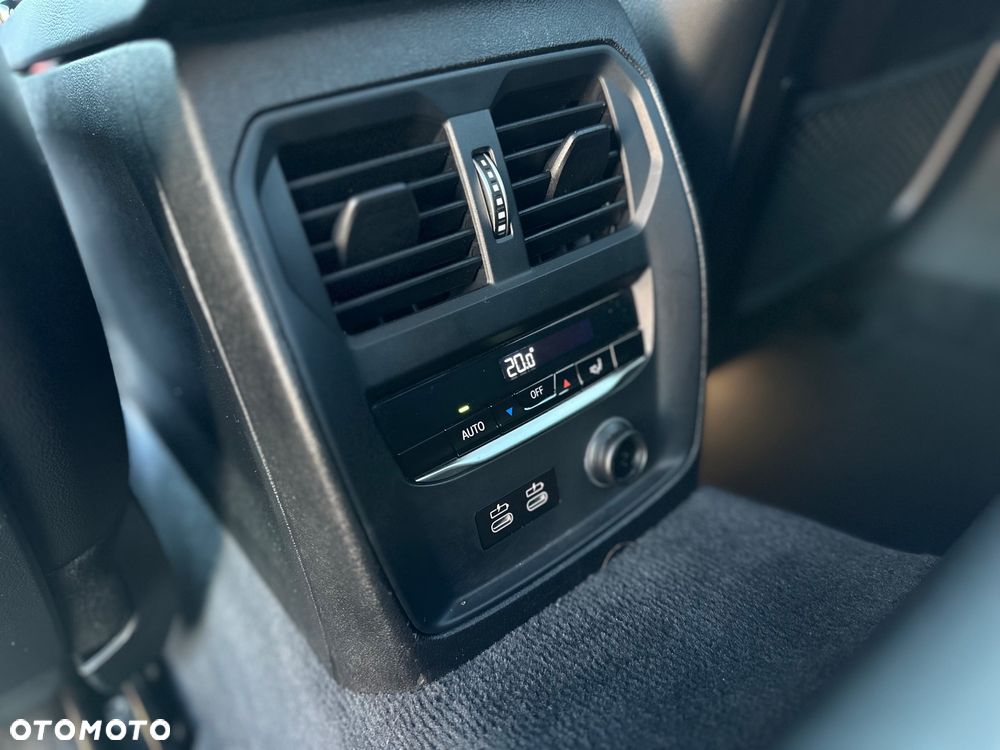 BMW Seria 3 330e Sport Line sport - 19