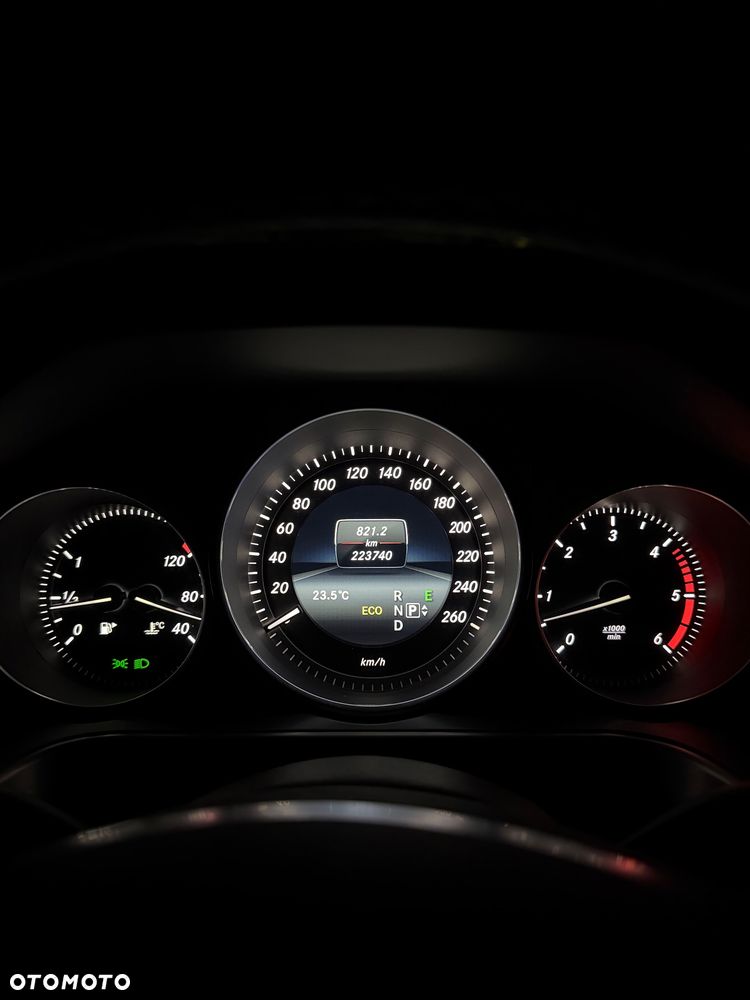 Mercedes-Benz Klasa E 300 CDI DPF BlueEFFICIENCY 7G-TRONIC - 26