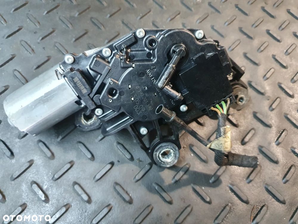 SILNICZEK WYCIERACZKI TYŁ VW PASSAT B5 0390201592 POSIADAM 4 SZT - 2