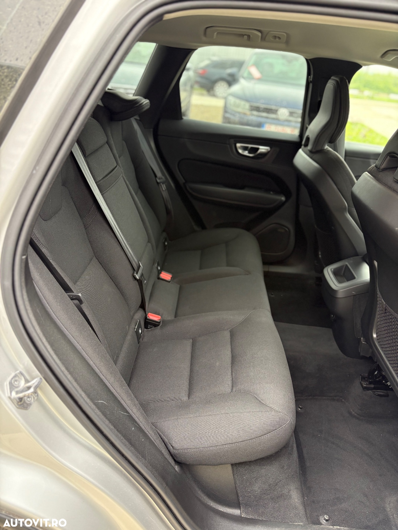 Volvo XC 60 B4 MHEV AWD Momentum Pro - 13