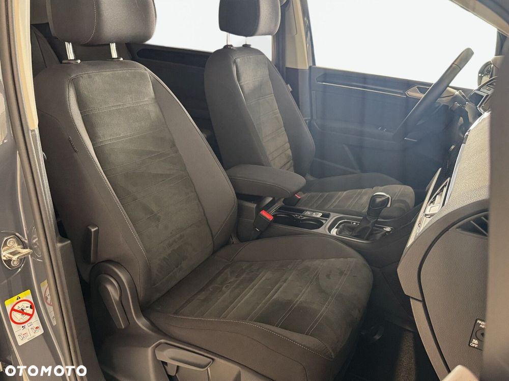 Volkswagen Touran - 18