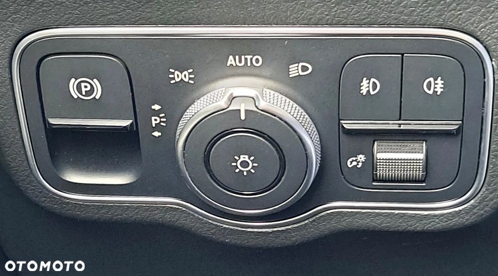 Mercedes-Benz GLA 250 4Matic 8G-DCT Progressive - 23