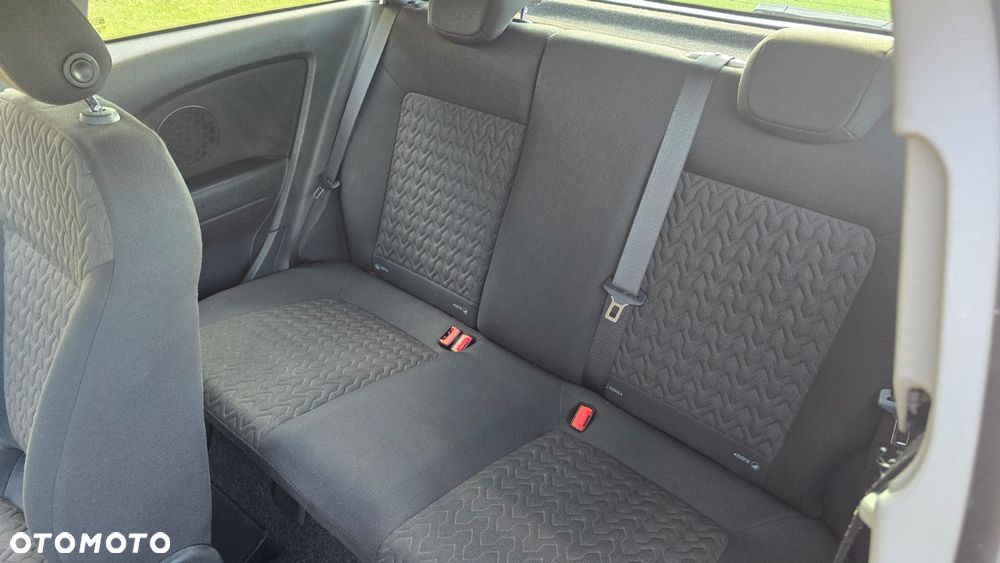 Opel Corsa 1.4 16V Active - 16