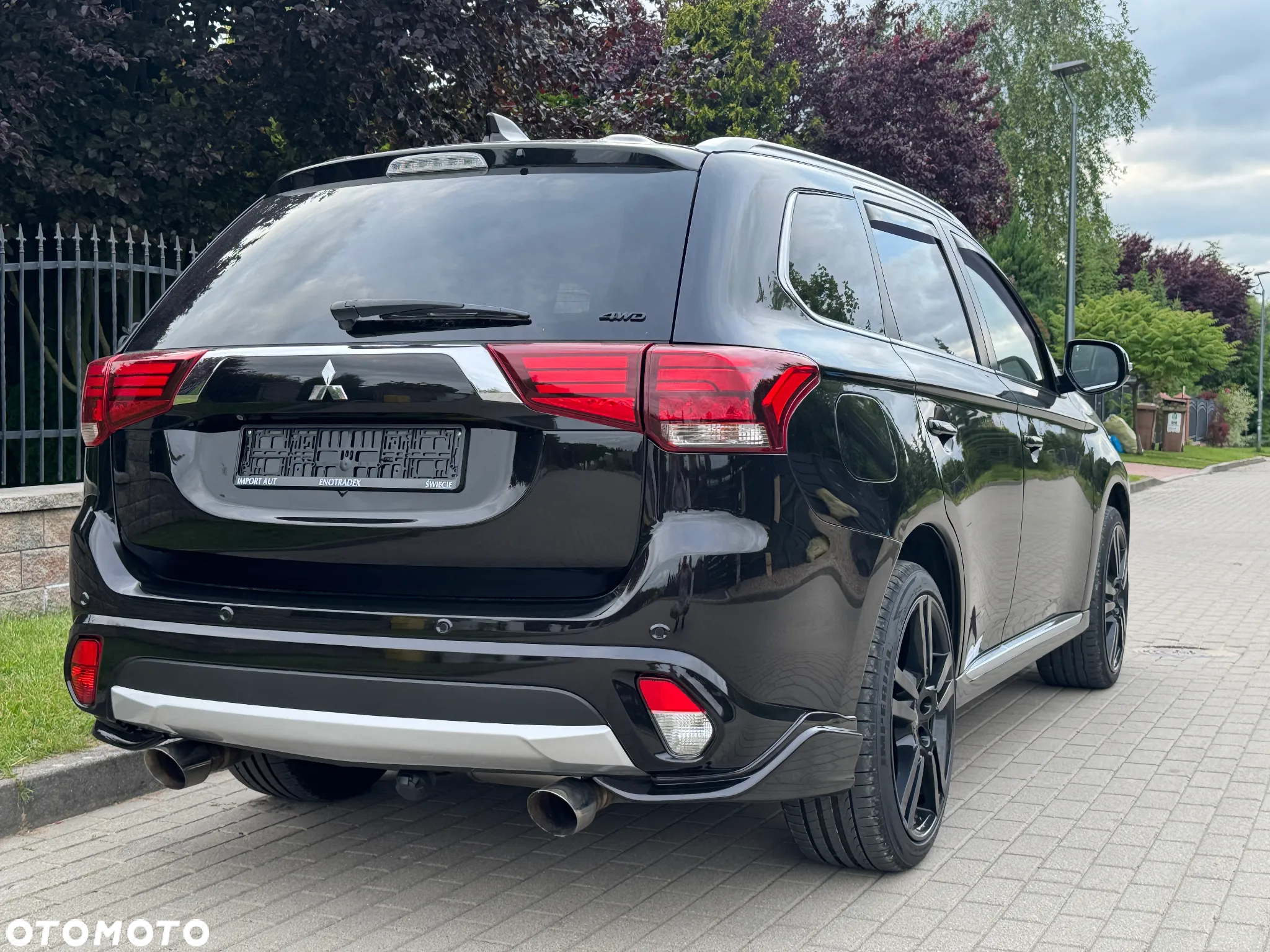 Mitsubishi Outlander PHEV Instyle NAVI + - 8