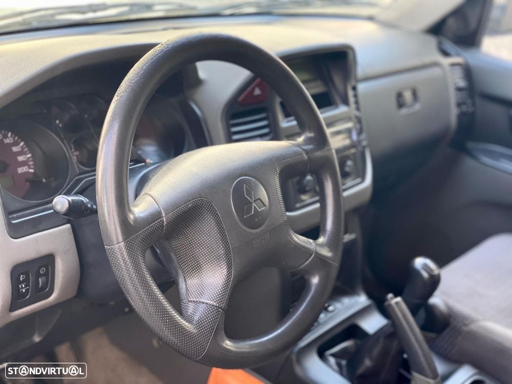 Mitsubishi Pajero 2.5 TD GLX - 16