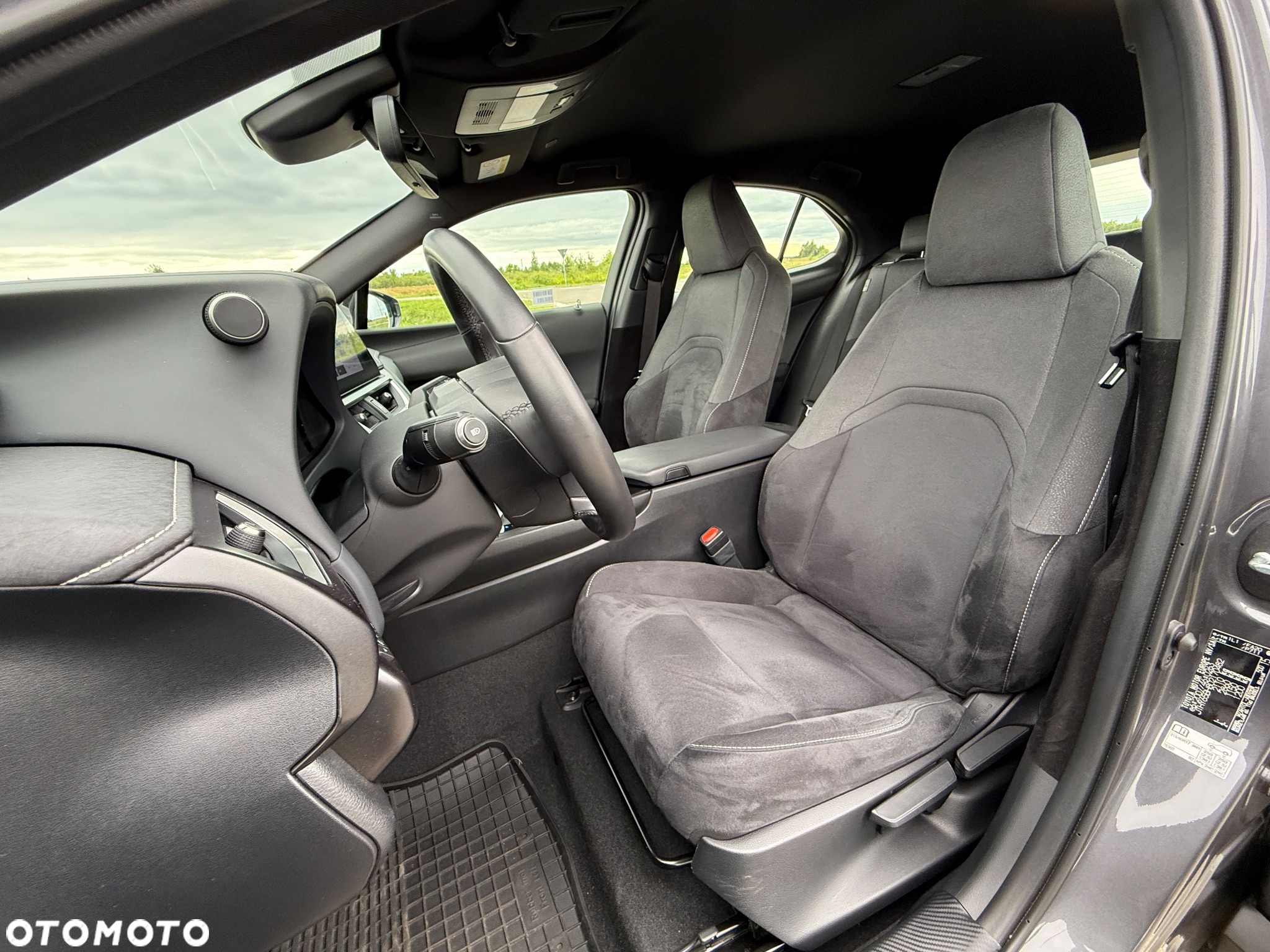 Lexus UX 250h GPF Business 2WD - 36