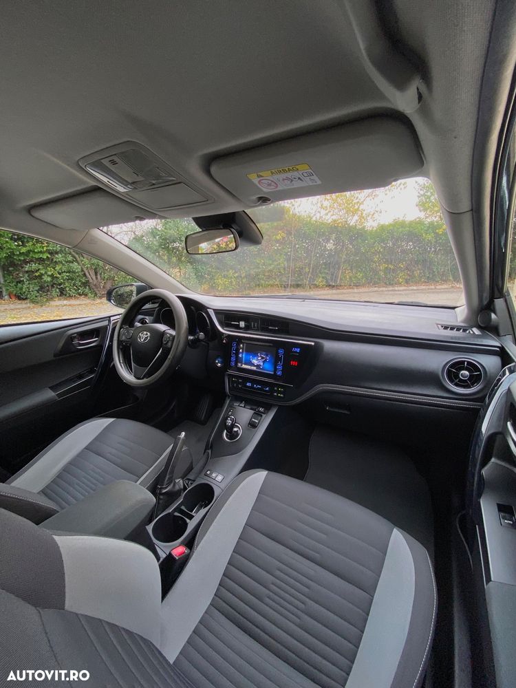 Toyota Auris 1.8 L VVT-i Hybrid Sol - 8